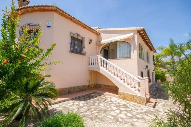 3 soveværelse Villa til salg i Orba med swimmingpool garage - € 580.000 (Ref: 9566349)