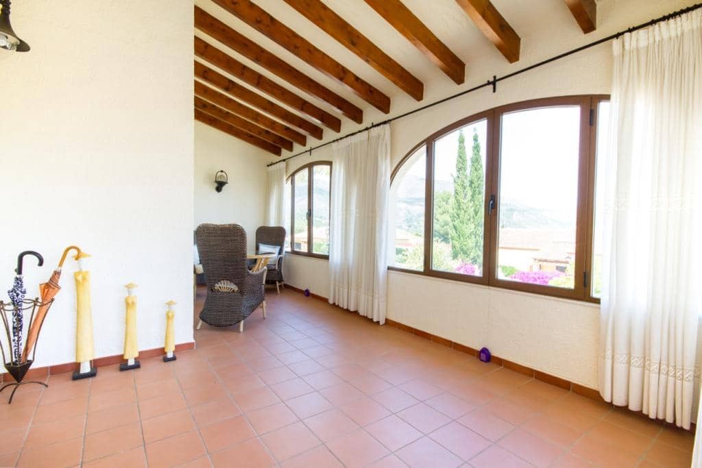 3 soveværelse Villa til salg i Orba med swimmingpool garage - € 580.000 (Ref: 9566349)