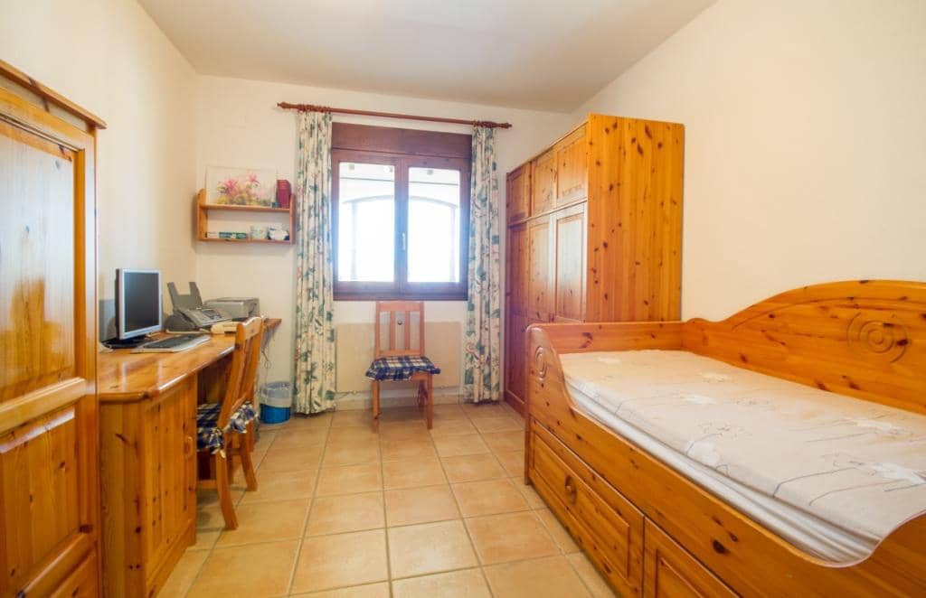 3 soveværelse Villa til salg i Orba med swimmingpool garage - € 580.000 (Ref: 9566349)