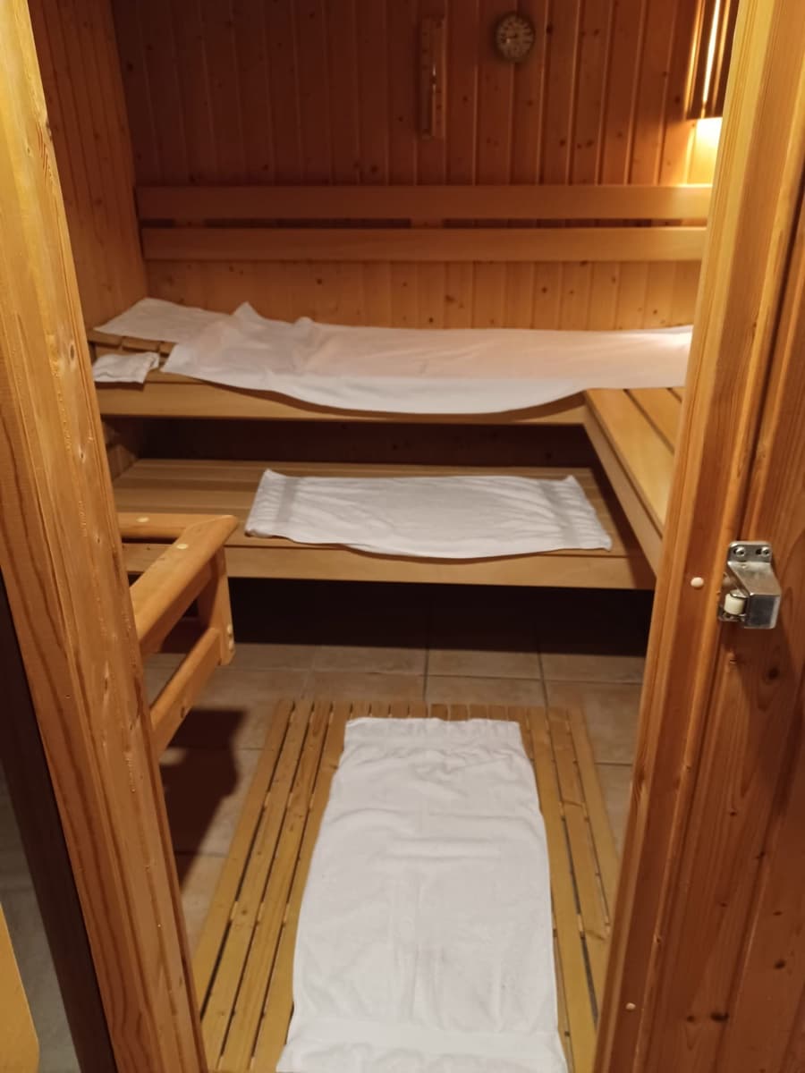 3 soveværelse Villa til salg i Orba med swimmingpool garage - € 580.000 (Ref: 9566349)