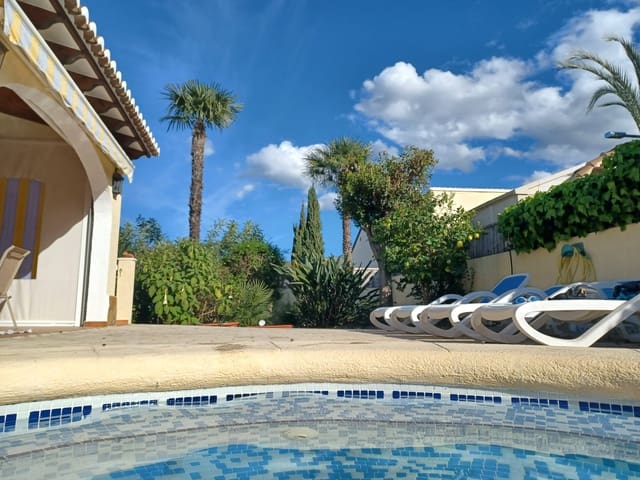 3 soveværelse Villa til salg i Orba med swimmingpool garage - € 580.000 (Ref: 9566349)