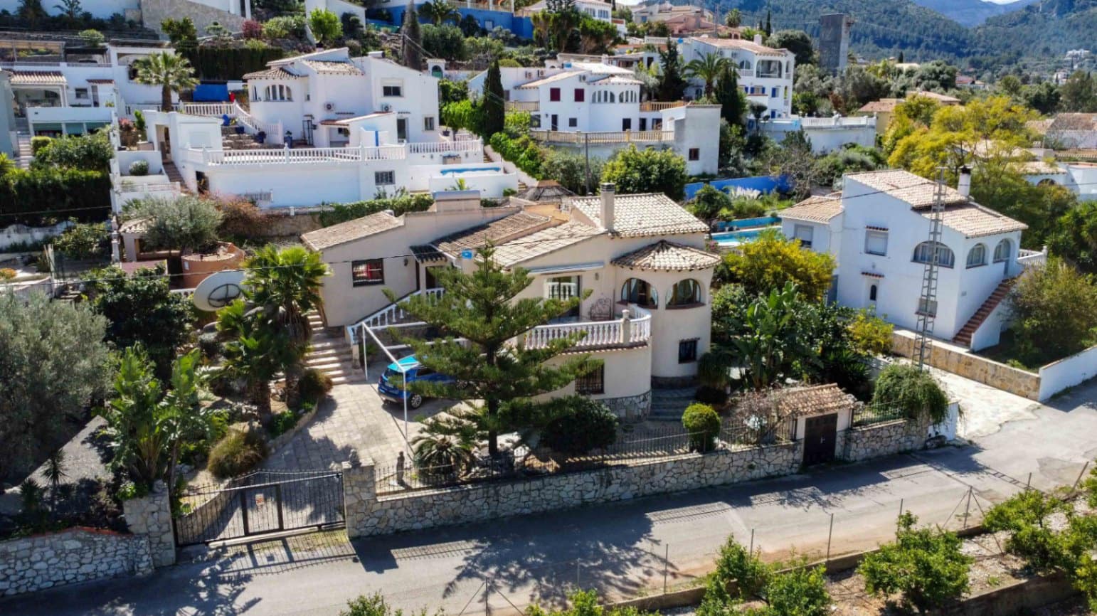 4 soveværelse Villa til salg i Orba med swimmingpool - € 599.000 (Ref: 9566353)