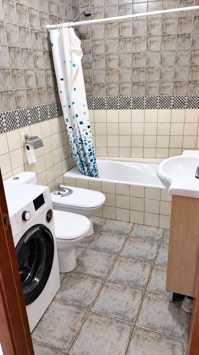 2 Zimmer Apartment zu verkaufen in Orba mit Pool - 145.000 € (Ref: 9566361)