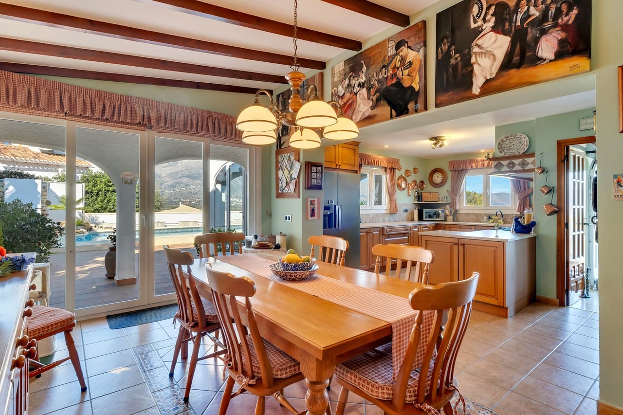 4 soveværelse Villa til salg i Orba - € 599.950 (Ref: 9675910)