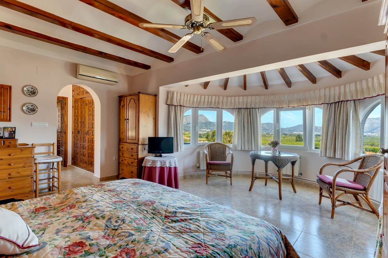 4 soveværelse Villa til salg i Orba - € 599.950 (Ref: 9675910)