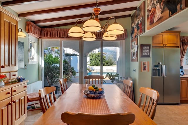 4 soveværelse Villa til salg i Orba - € 599.950 (Ref: 9675910)