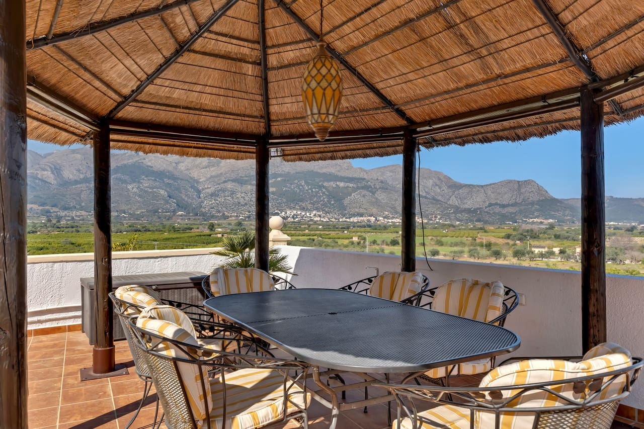 4 soveværelse Villa til salg i Orba - € 599.950 (Ref: 9675910)