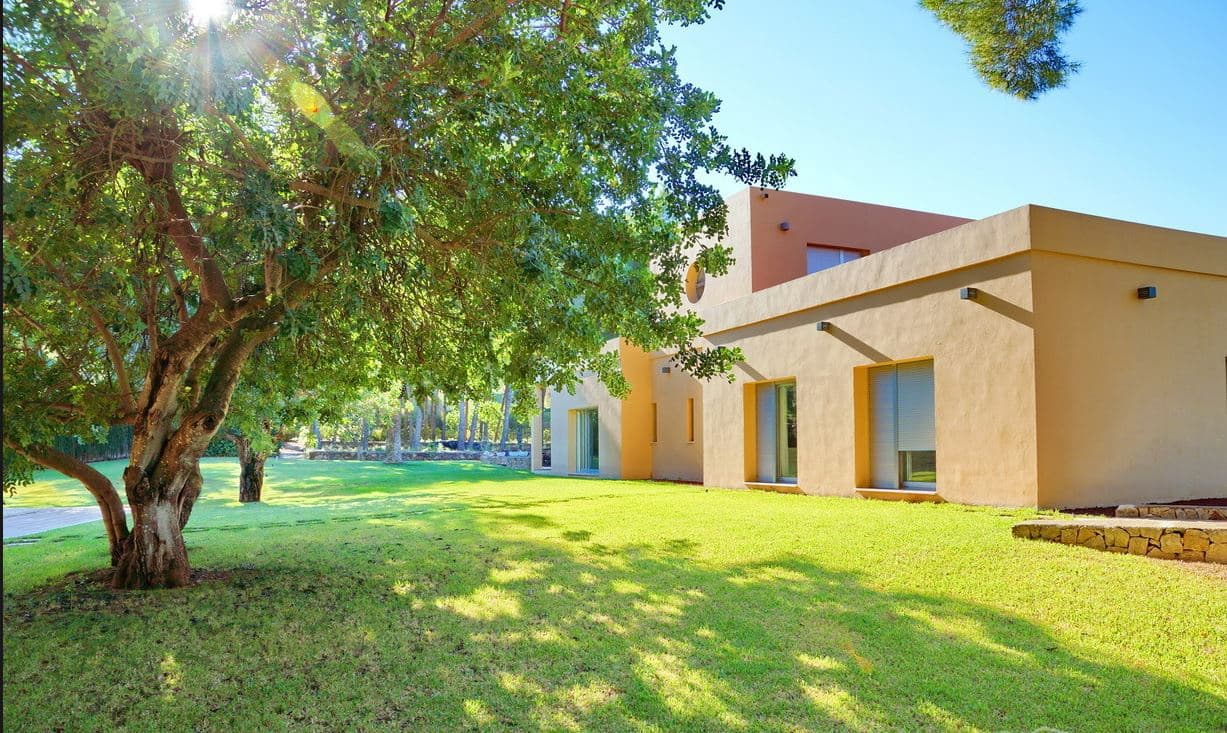 5 bedroom Villa for sale in Denia with pool garage - € 2,995,000 (Ref: 9675915)