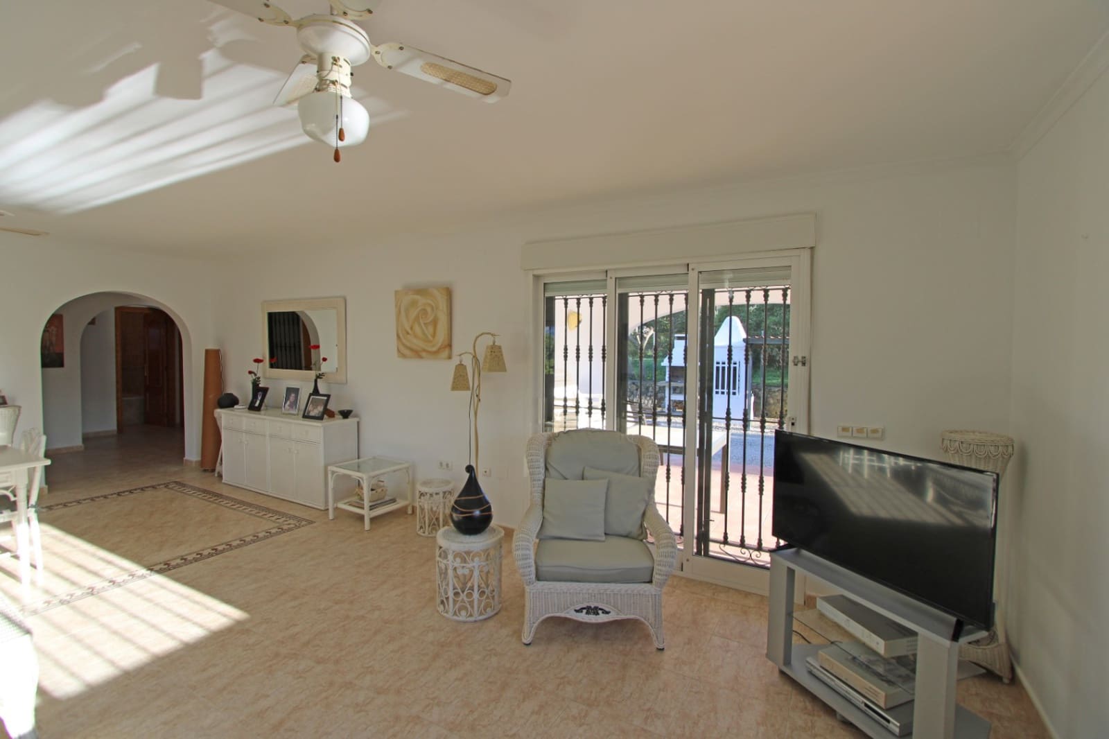 4 bedroom Villa for sale in Benidoleig with pool garage - € 575,000 (Ref: 9737029)