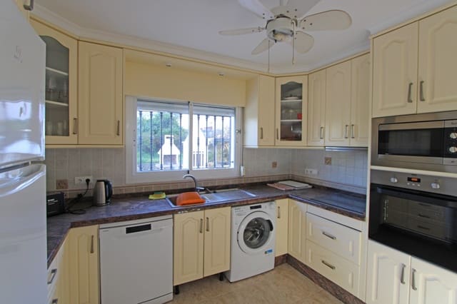 Chalet de 4 habitaciones en Benidoleig en venta con piscina garaje - 575.000 € (Ref: 9737029)