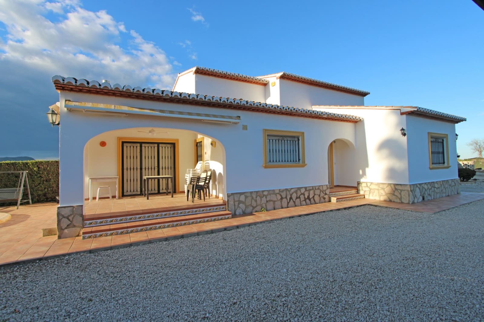 4 bedroom Villa for sale in Benidoleig with pool garage - € 575,000 (Ref: 9737029)