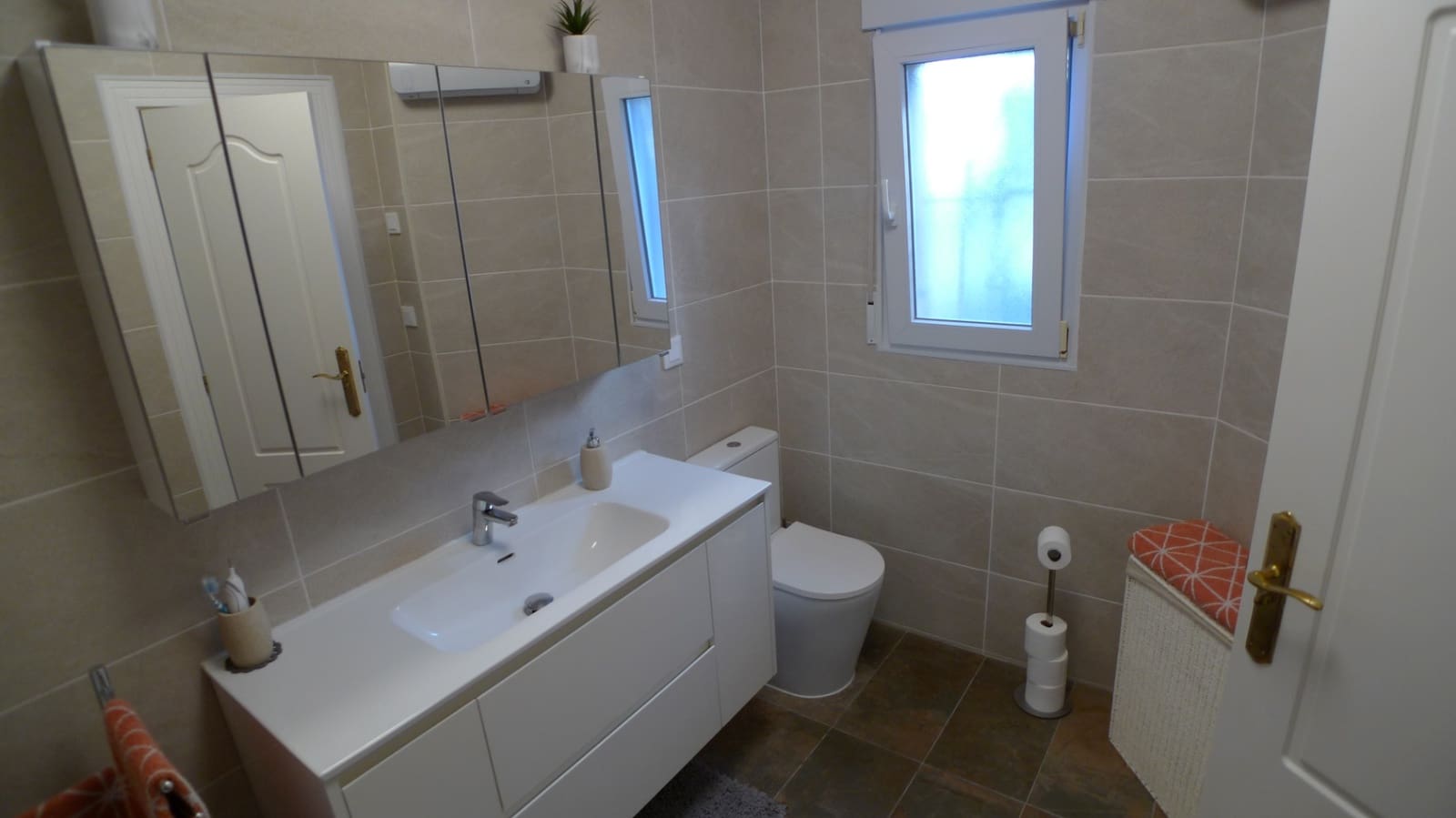 3 chambre Villa/Maison à vendre à Orba avec piscine garage - 475 000 € (Ref: 9737031)