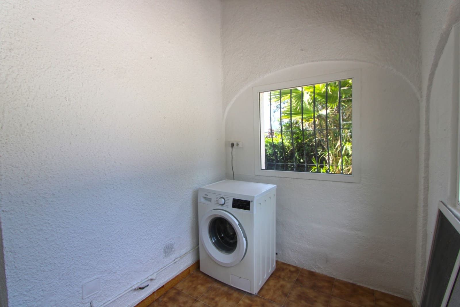 2 sovrum Villa till salu i Orba med pool garage - 340 000 € (Ref: 9753422)