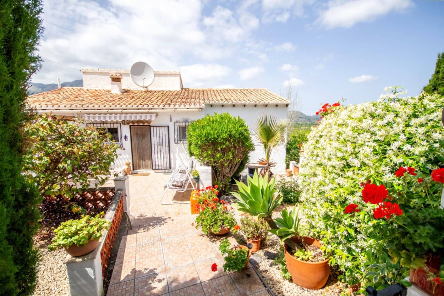 2 bedroom Villa for sale in Orba with pool garage - € 420,000 (Ref: 9798062)