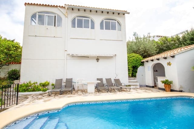 2 soveværelse Villa til salg i Orba med swimmingpool garage - € 420.000 (Ref: 9798062)