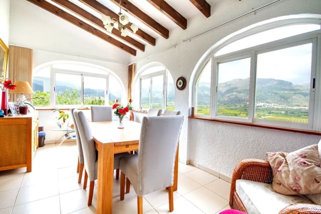 2 soveværelse Villa til salg i Orba med swimmingpool garage - € 420.000 (Ref: 9798062)
