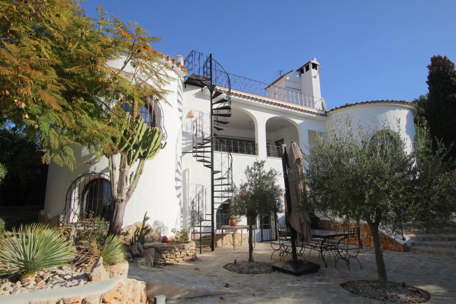 2 bedroom Villa for sale in Benissa with pool garage - € 1,499,000 (Ref: 9821250)