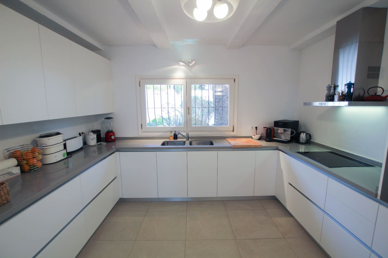 2 bedroom Villa for sale in Benissa with pool garage - € 1,499,000 (Ref: 9821250)