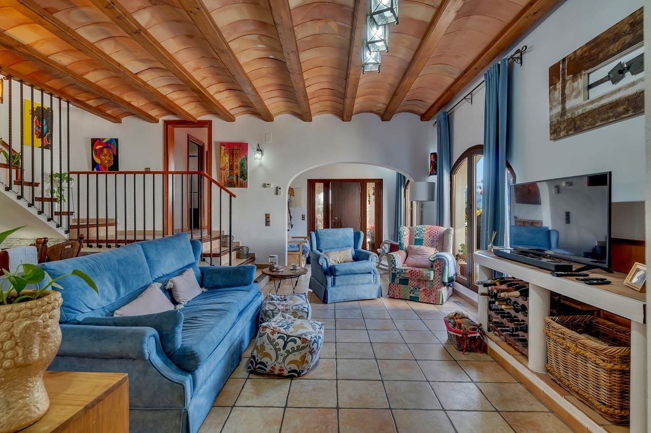 6 bedroom Villa for sale in Alcalali / Alcanali - € 649,950 (Ref: 9821251)