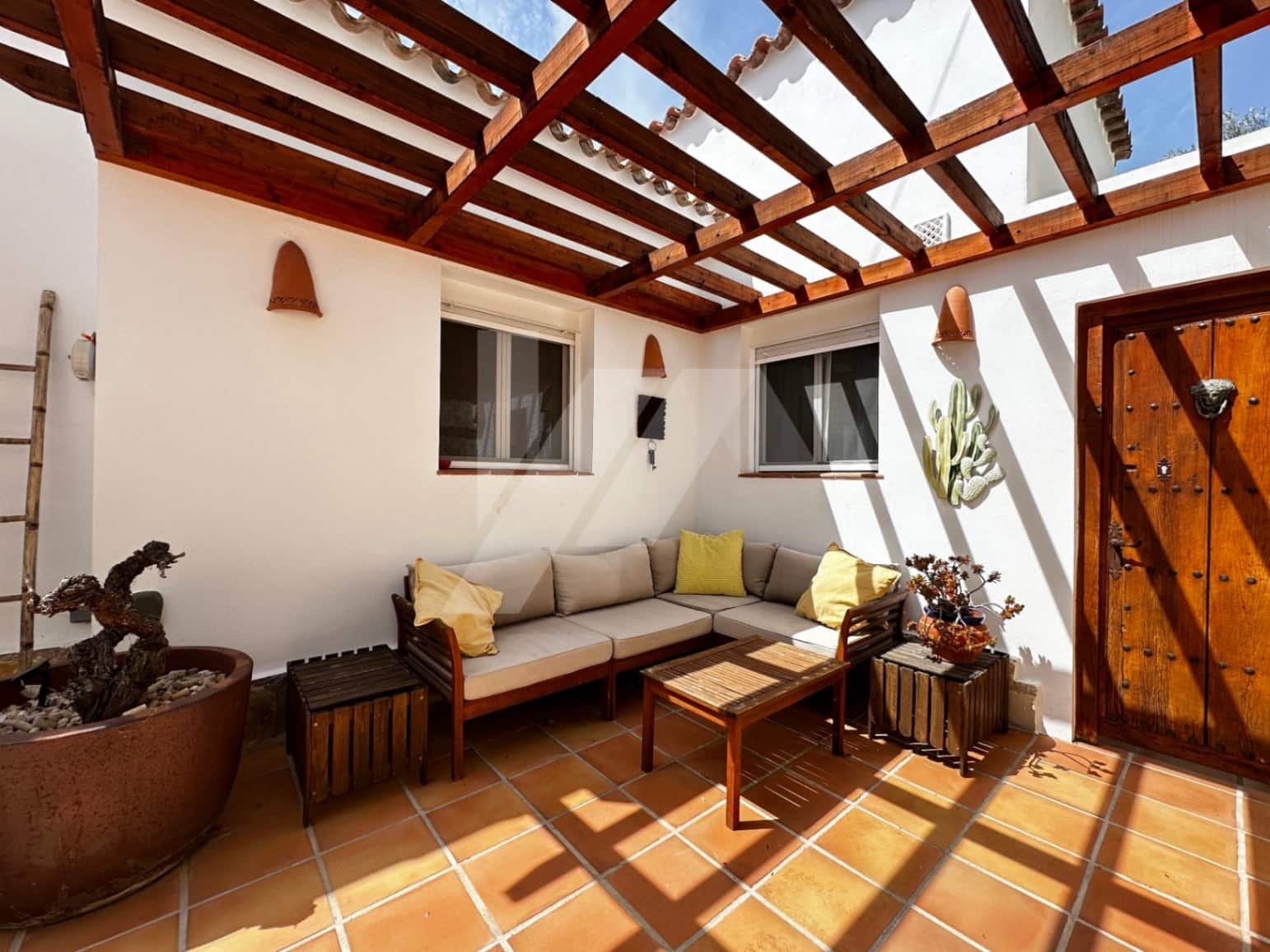 2 bedroom Villa for sale in Montemar with pool garage - € 625,000 (Ref: 9894977)