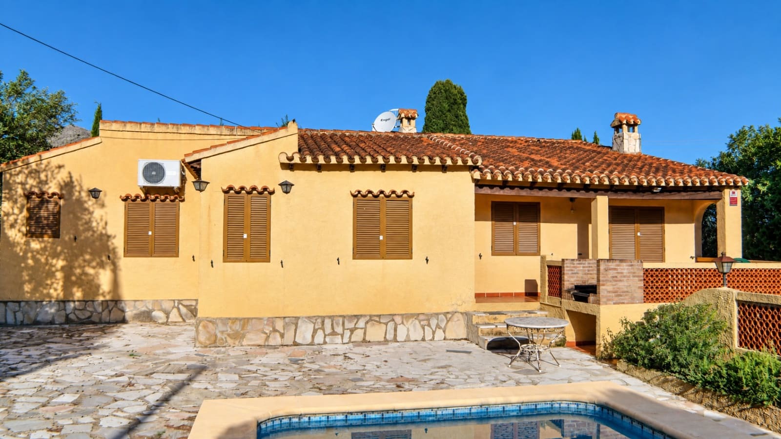 2 bedroom Villa for sale in Orba with pool garage - € 370,000 (Ref: 9894978)