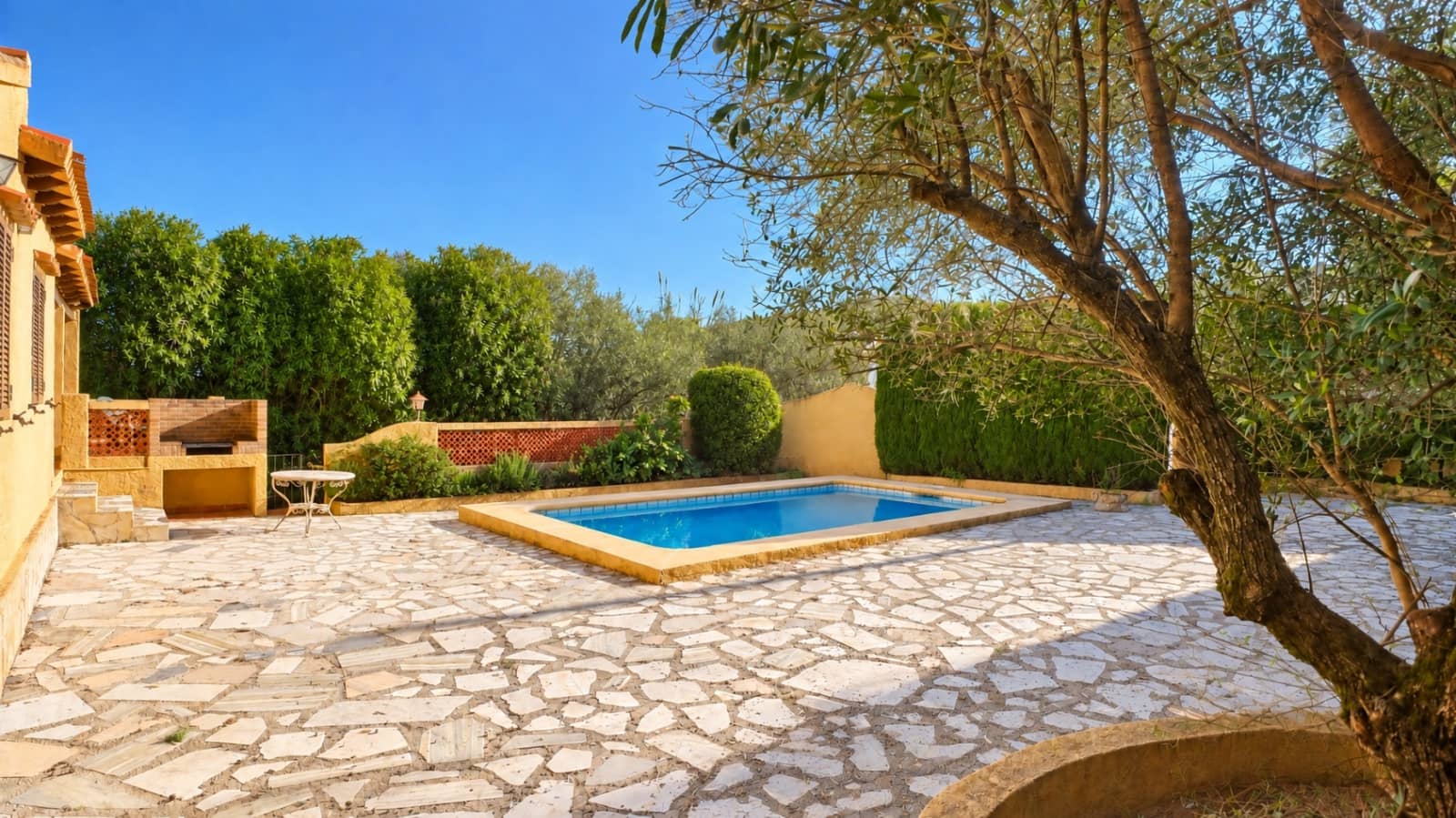 2 bedroom Villa for sale in Orba with pool garage - € 370,000 (Ref: 9894978)