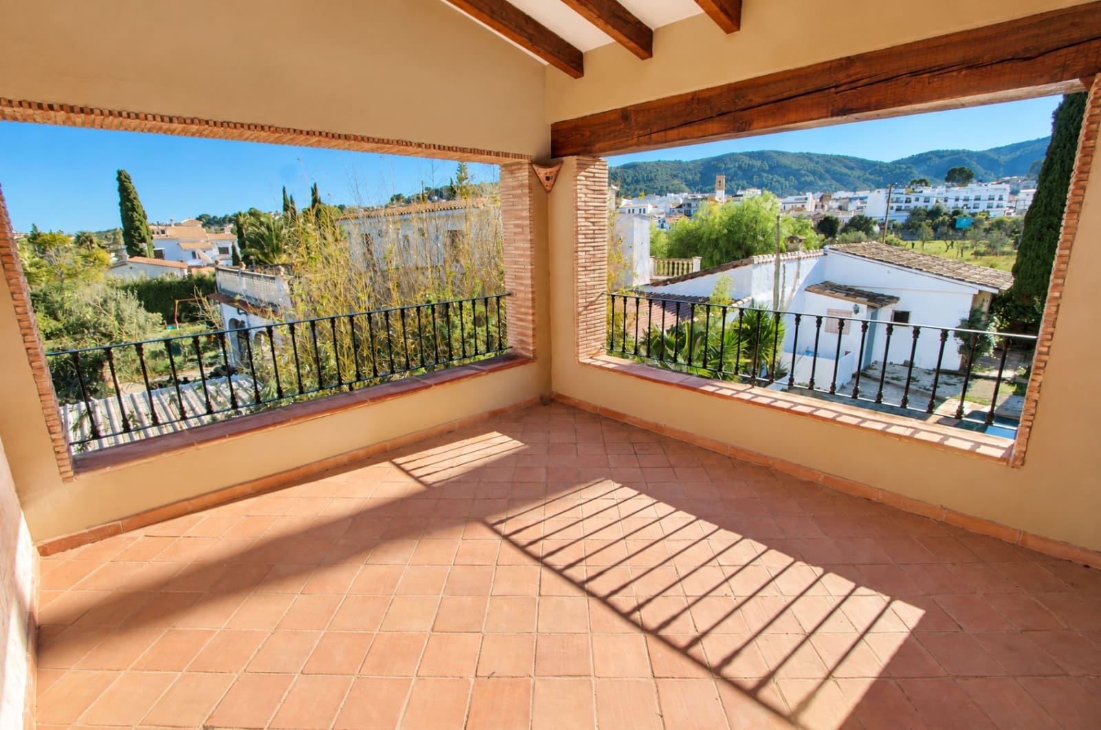 5 quarto Quinta/Casa Rural para venda em Orba com piscina garagem - 690 000 € (Ref: 9894982)