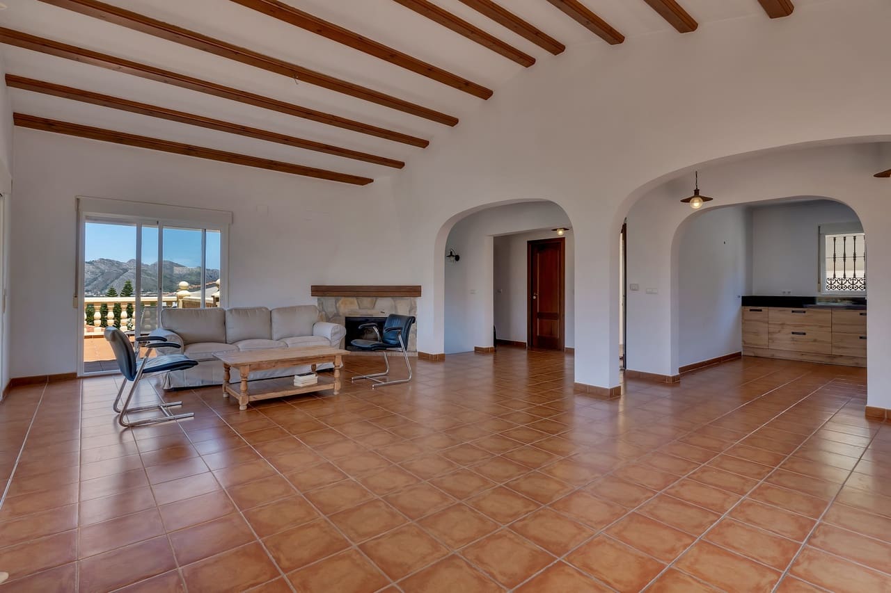 5 bedroom Villa for sale in Orba - € 645,000 (Ref: 9927935)