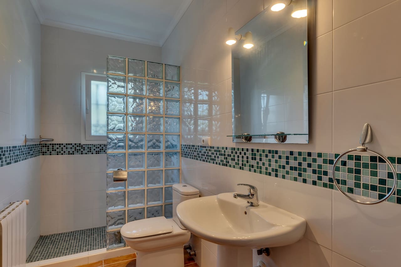 5 bedroom Villa for sale in Orba - € 645,000 (Ref: 9927935)