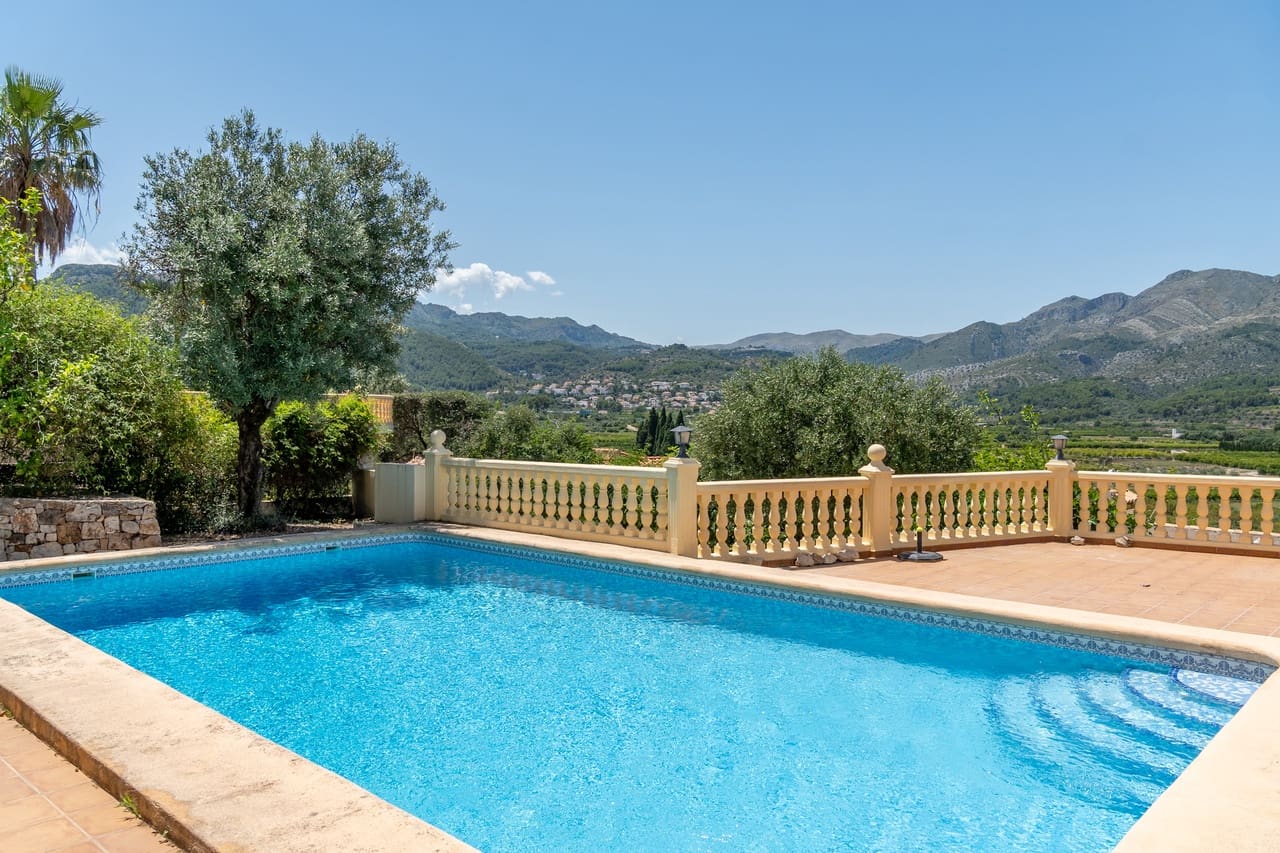 5 bedroom Villa for sale in Orba - € 645,000 (Ref: 9927935)
