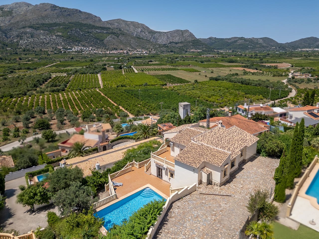 5 bedroom Villa for sale in Orba - € 645,000 (Ref: 9927935)