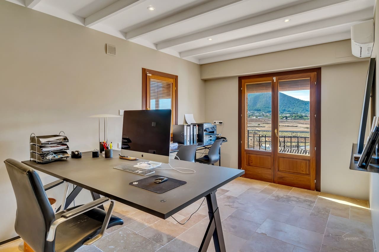5 bedroom Villa for sale in Lliber - € 1,300,000 (Ref: 9927941)