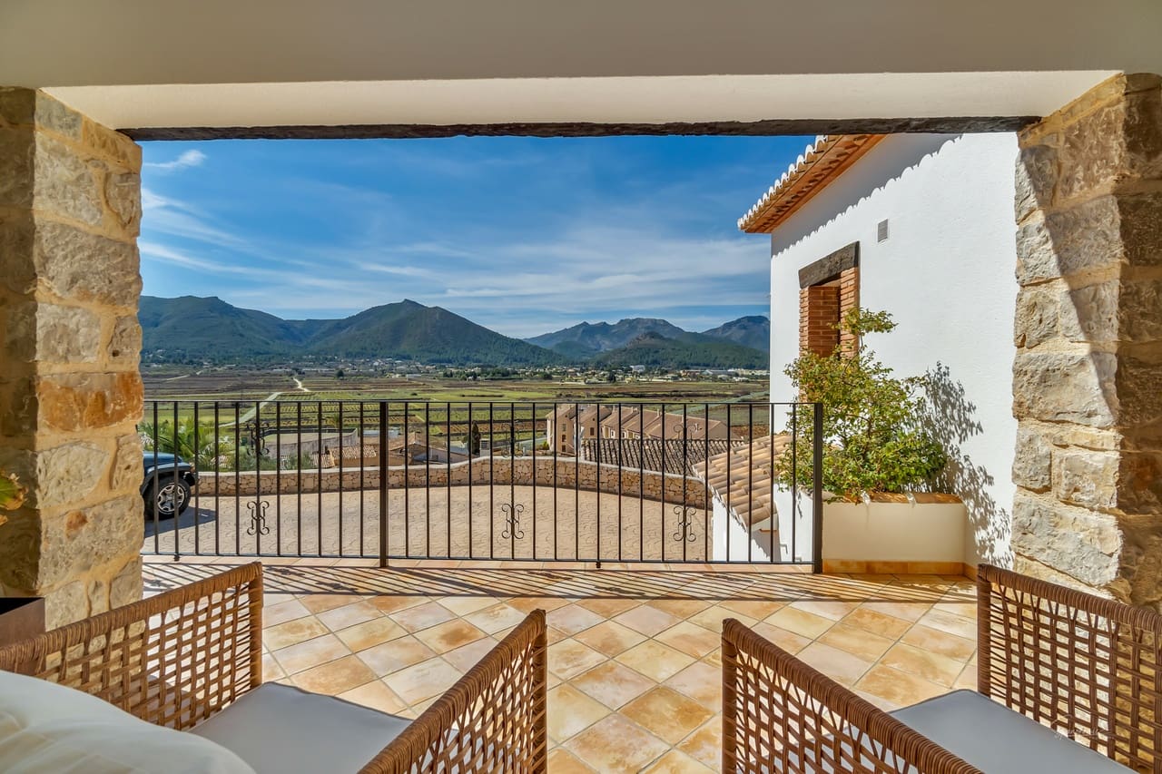 5 bedroom Villa for sale in Lliber - € 1,300,000 (Ref: 9927941)