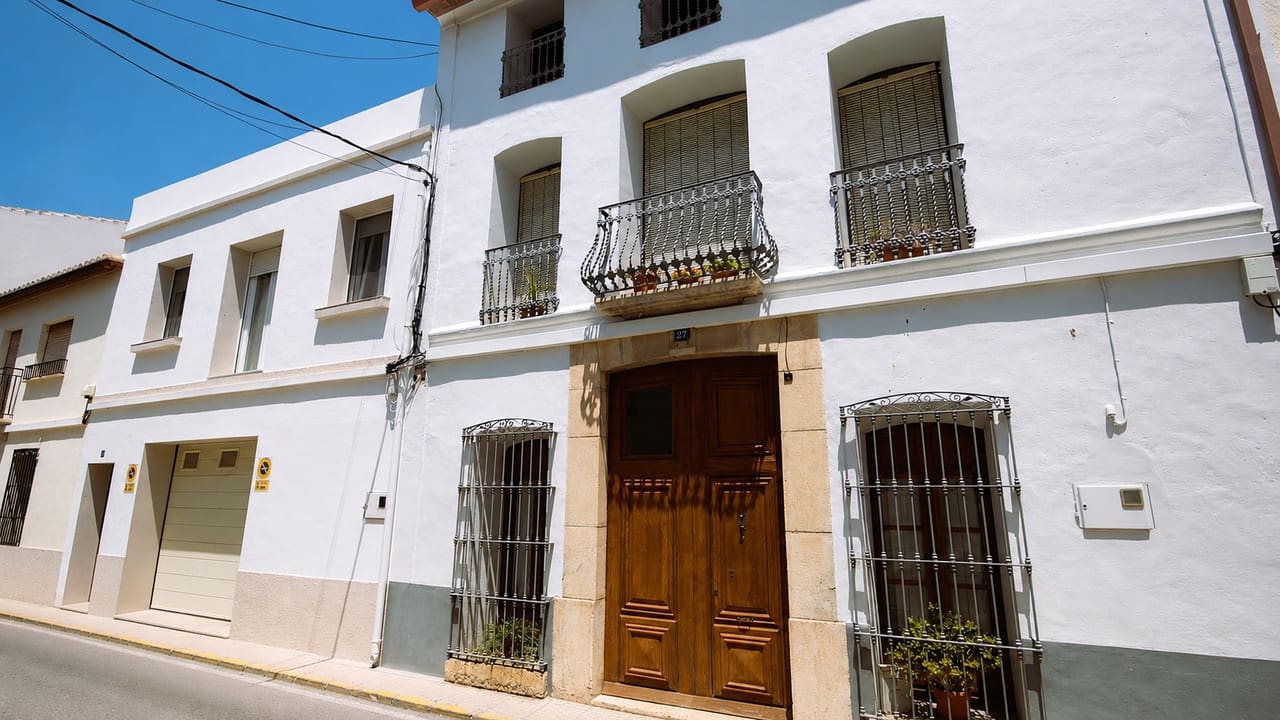 3 bedroom Townhouse for sale in Jalon / Xalo - € 425,000 (Ref: 9964223)