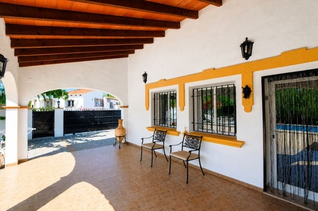 4 Zimmer Villa zu verkaufen in Orba mit Pool Garage - 525.000 € (Ref: 9964224)