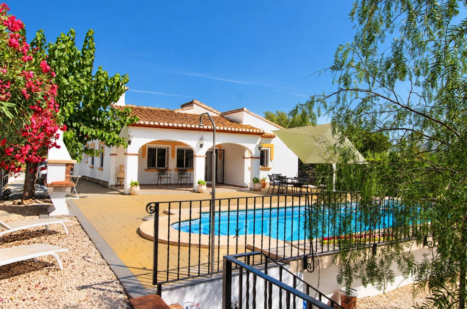 4 bedroom Villa for sale in Orba with pool garage - € 525,000 (Ref: 9964224)