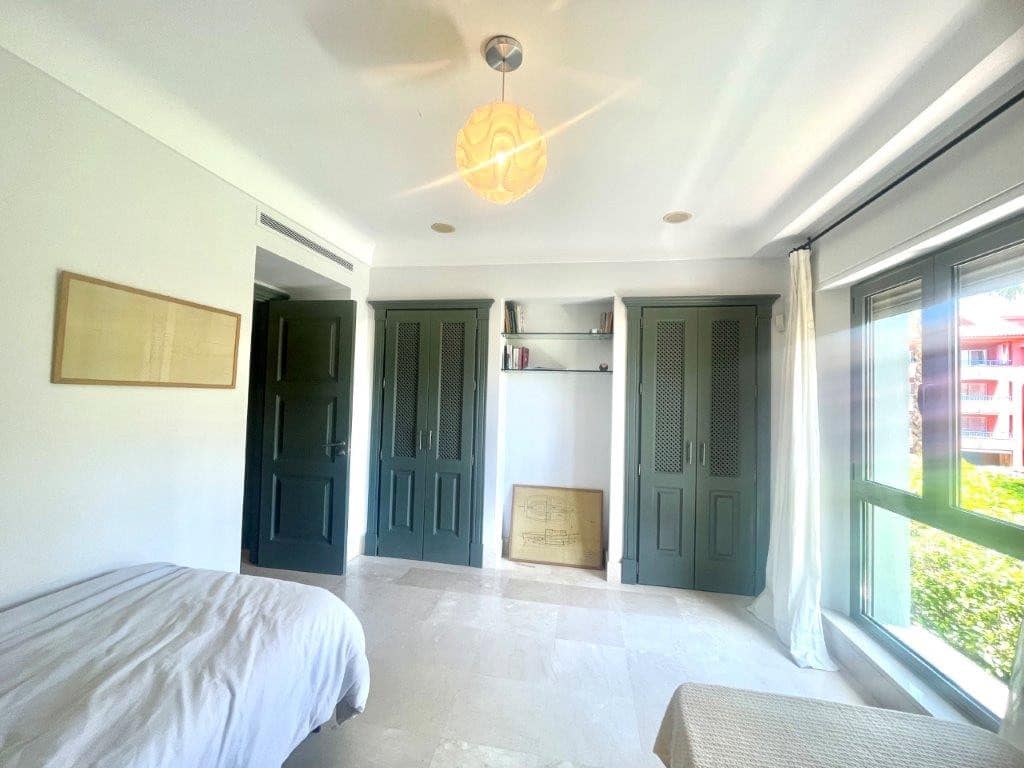 3 chambre Appartement à vendre à Sotogrande avec piscine garage - 850 000 € (Ref: 10102203)