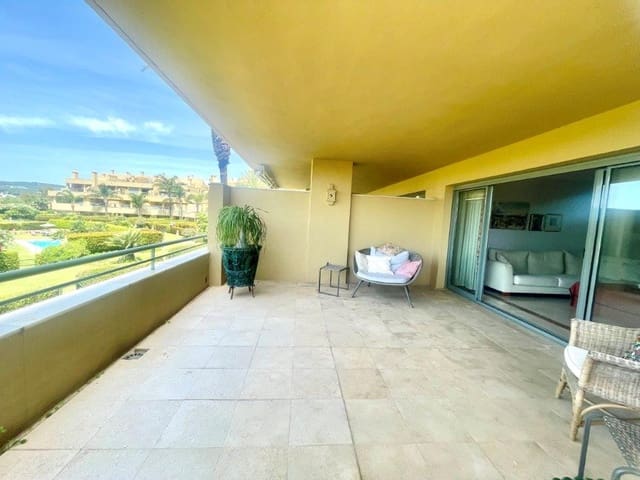 3 chambre Appartement à vendre à Sotogrande, San Roque avec piscine garage - 850 000 € (Ref: 10102203)