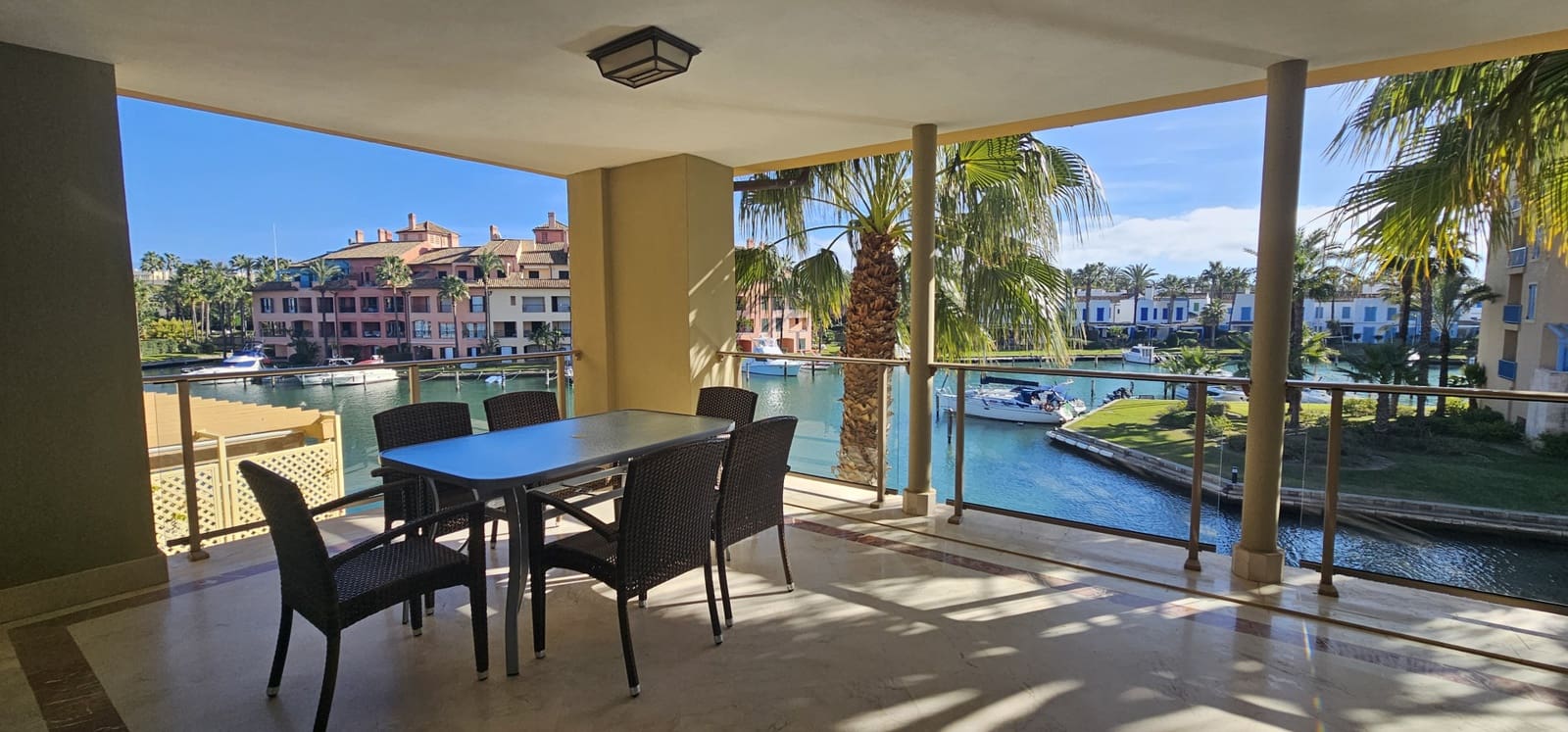Apartamento de 3 habitaciones en Sotogrande en venta con garaje - 610.000 € (Ref: 3416373)