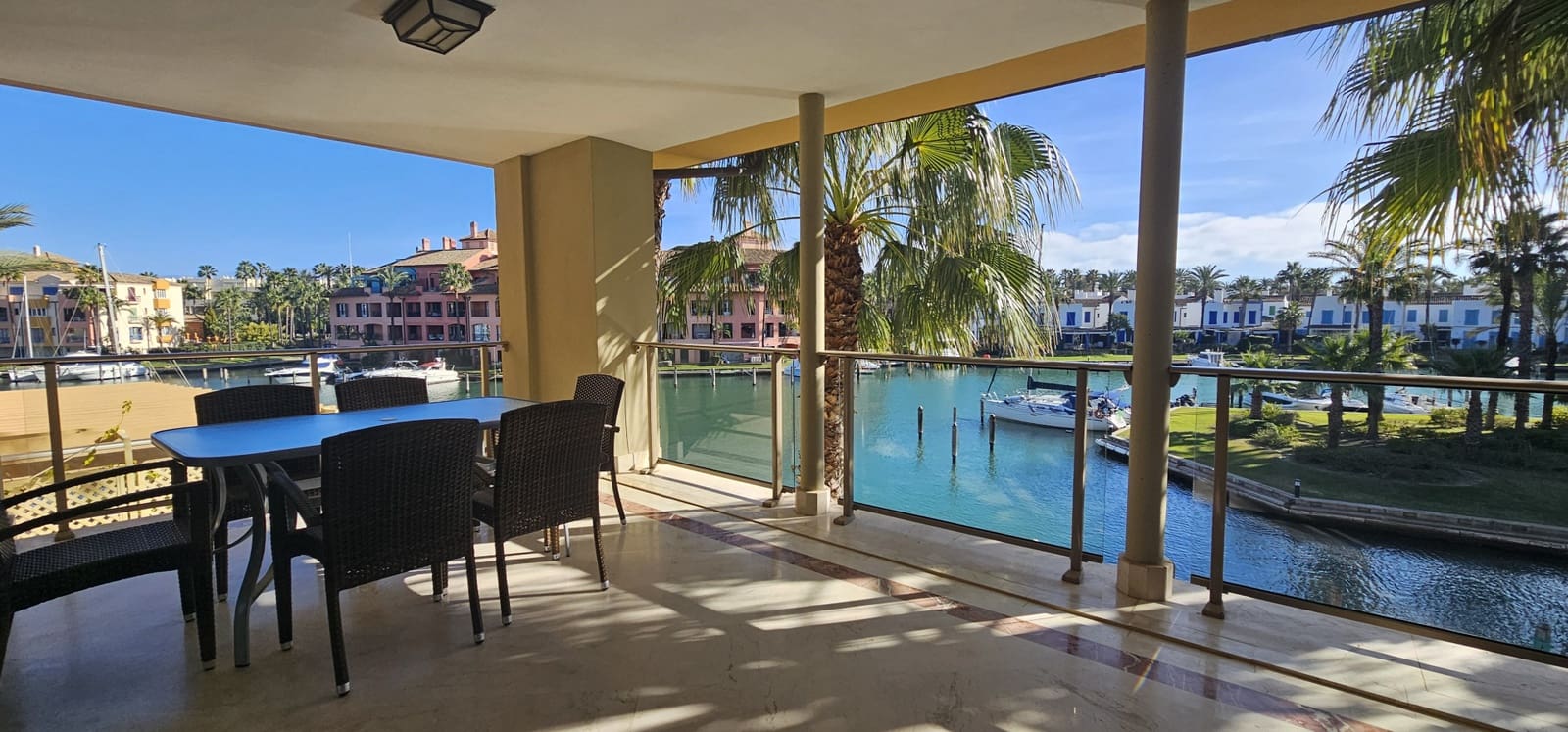 Apartamento de 3 habitaciones en Sotogrande en venta con garaje - 610.000 € (Ref: 3416373)