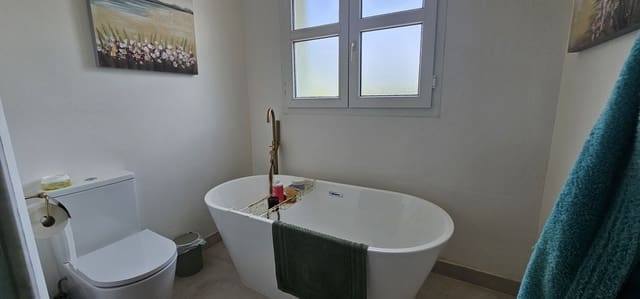 Chalet de 4 habitaciones en Sotogrande Alto, San Roque en venta con piscina garaje - 1.595.000 € (Ref: 7435066)