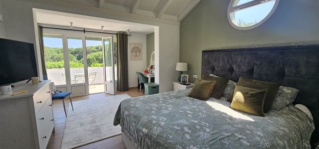 Chalet de 4 habitaciones en Sotogrande Alto, San Roque en venta con piscina garaje - 1.595.000 € (Ref: 7435066)
