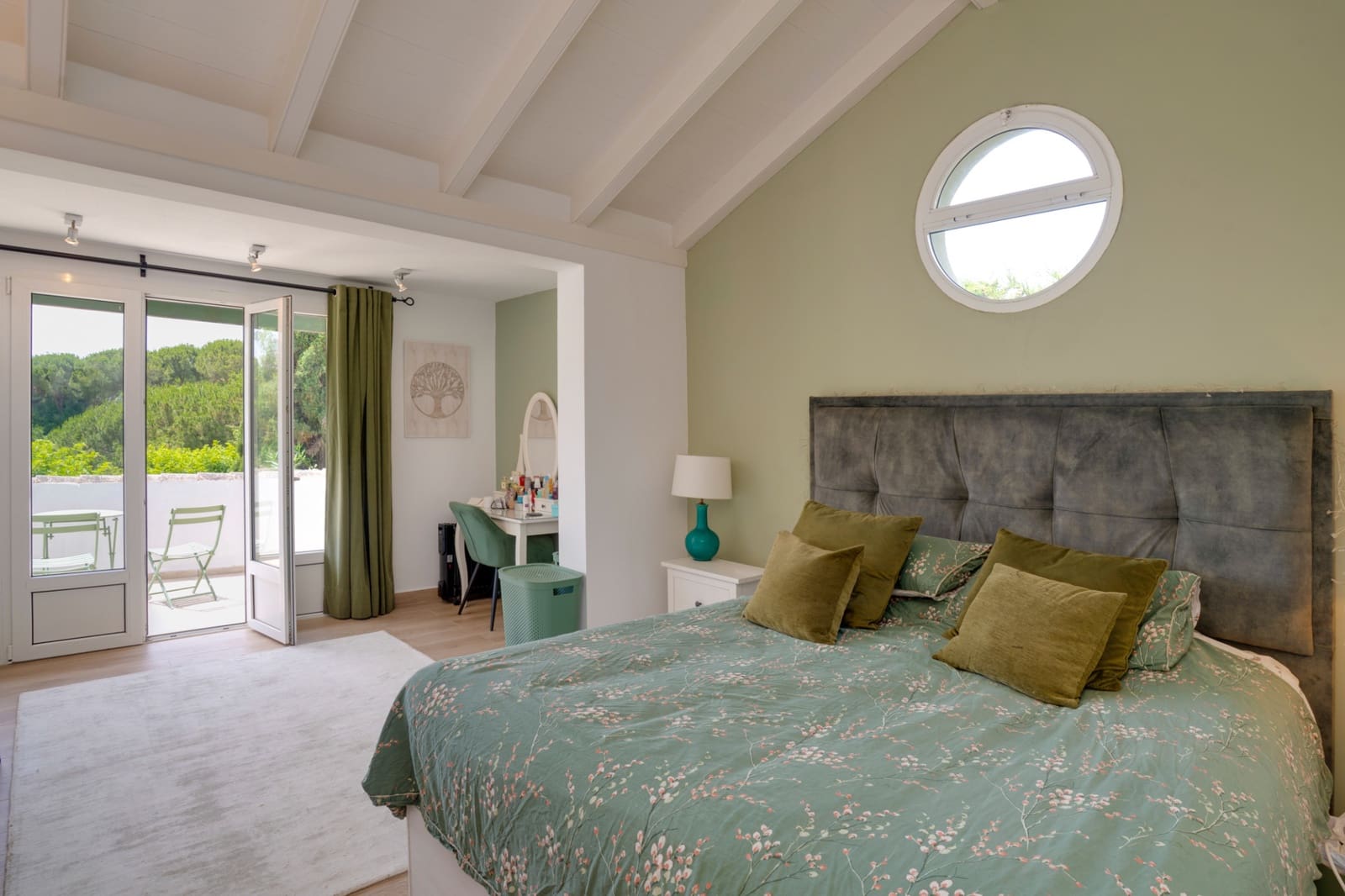 4 bedroom Villa for sale in Sotogrande with pool garage - € 1,495,000 (Ref: 7435066)