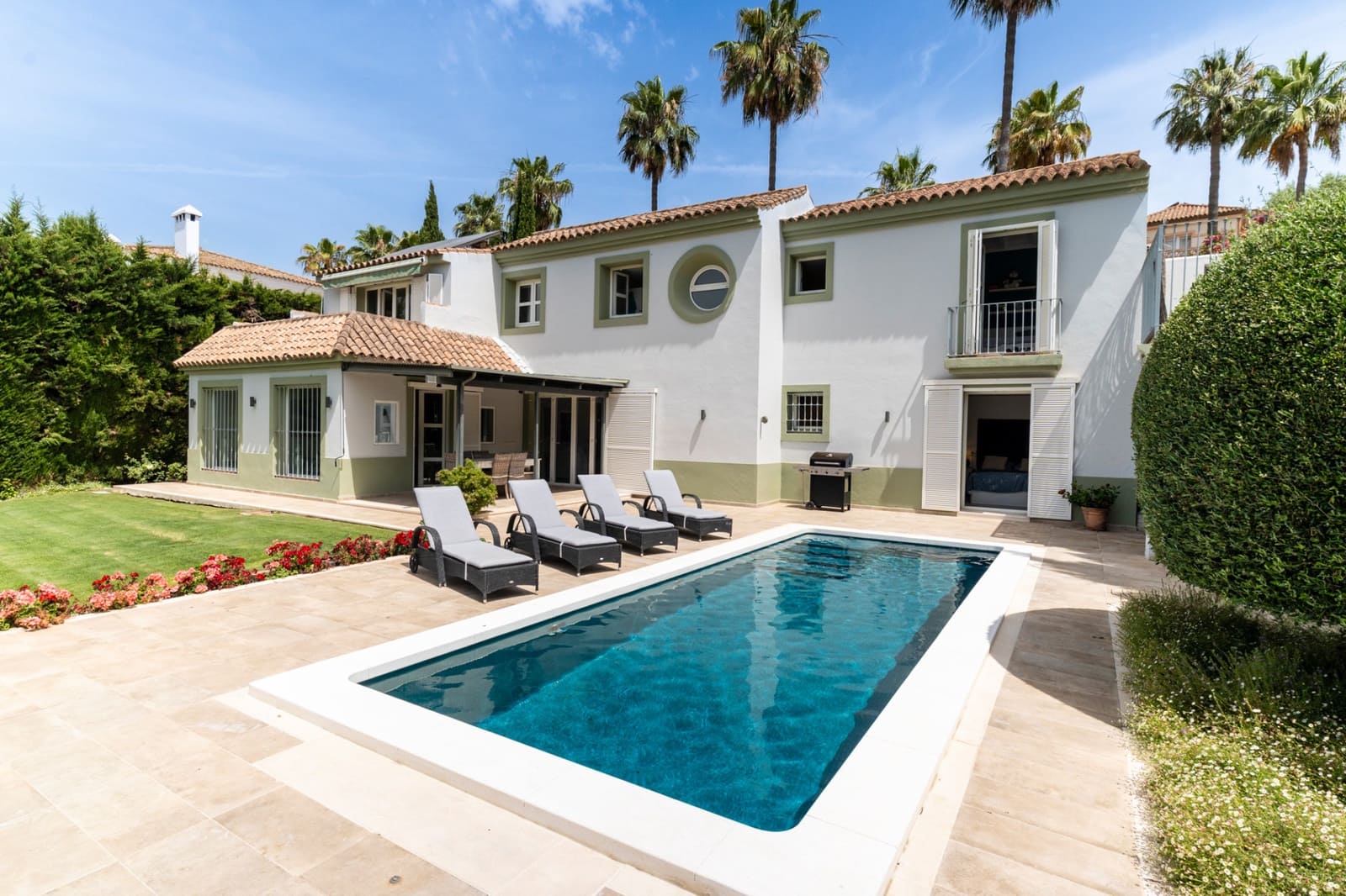 4 bedroom Villa for sale in Sotogrande with pool garage - € 1,495,000 (Ref: 7435066)