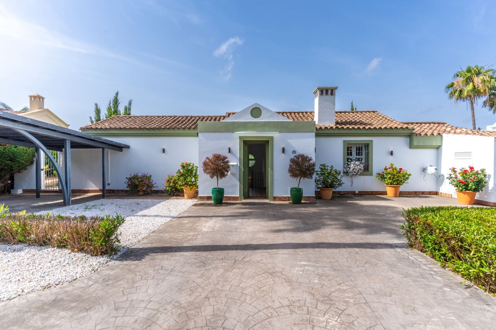 4 bedroom Villa for sale in Sotogrande with pool garage - € 1,495,000 (Ref: 7435066)