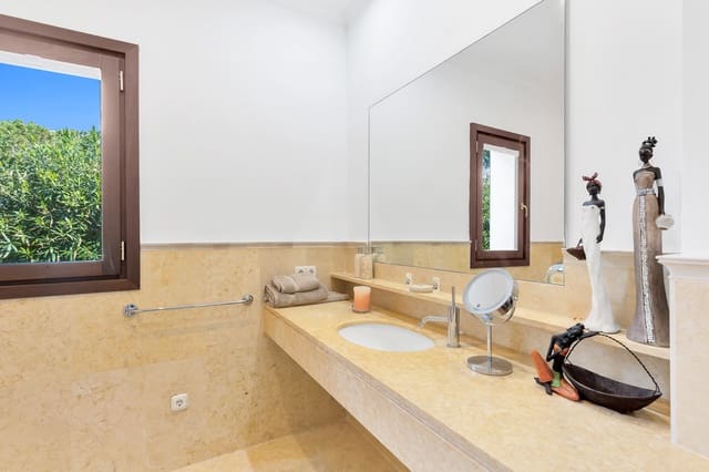 5 quarto Moradia para venda em Sotogrande Alto, San Roque com piscina garagem - 2 250 000 € (Ref: 8145104)