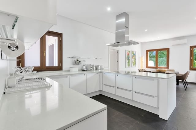 5 quarto Moradia para venda em Sotogrande Alto, San Roque com piscina garagem - 2 250 000 € (Ref: 8145104)