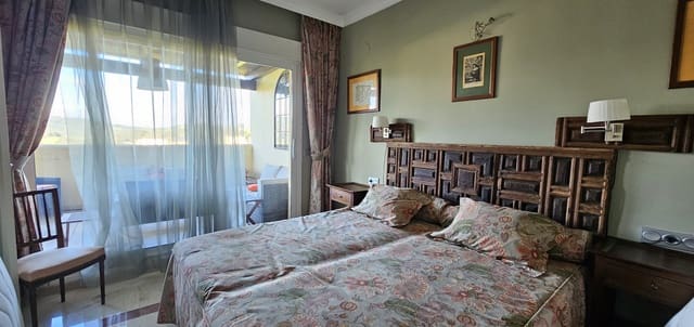 4 bedroom Apartment for sale in San Roque with pool garage - € 650,000 (Ref: 8145108)