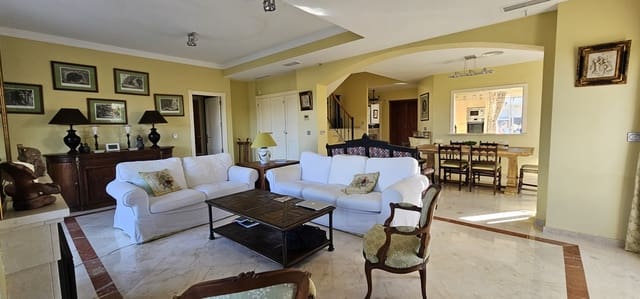 4 soveværelse Lejlighed til salg i San Roque med swimmingpool garage - € 590.000 (Ref: 8145108)