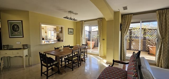 4 soveværelse Lejlighed til salg i San Roque med swimmingpool garage - € 590.000 (Ref: 8145108)